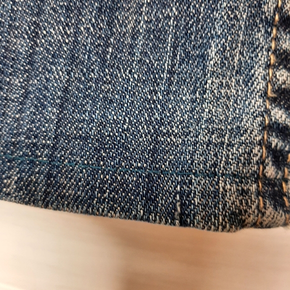 Maurices Ashlyn boot cut Jean, w/ pink flowers on back pocket, size 5/6 short - Picture 4 of 8